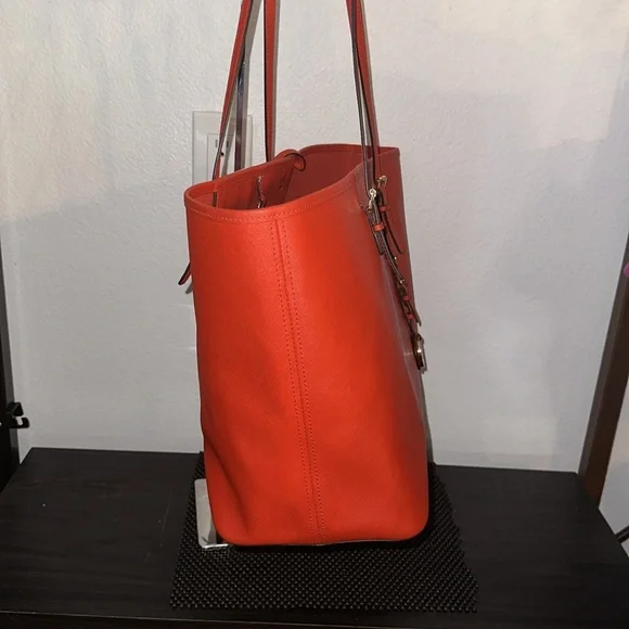 Michael KORS Saffiano Red Leather Tote - Picture 9 of 9